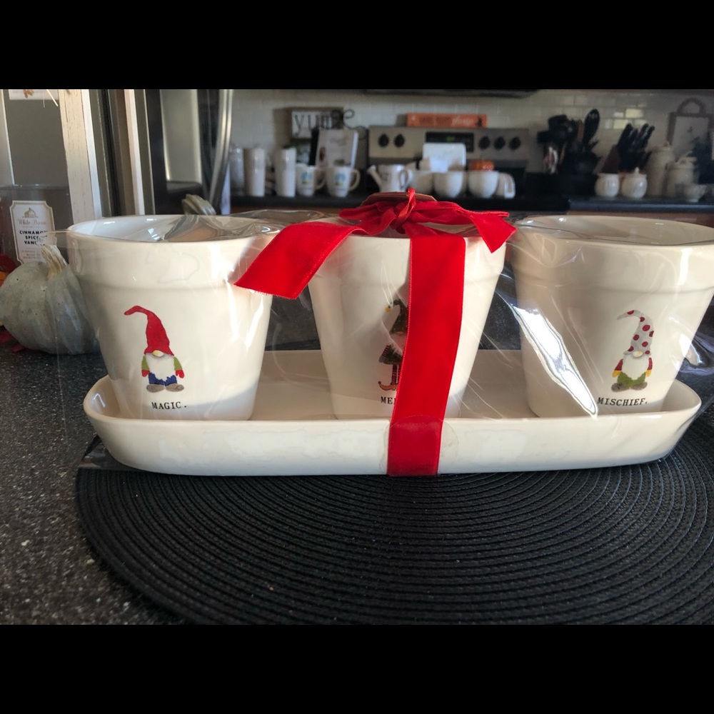 Rae Dunn Christmas gnome flower pot set